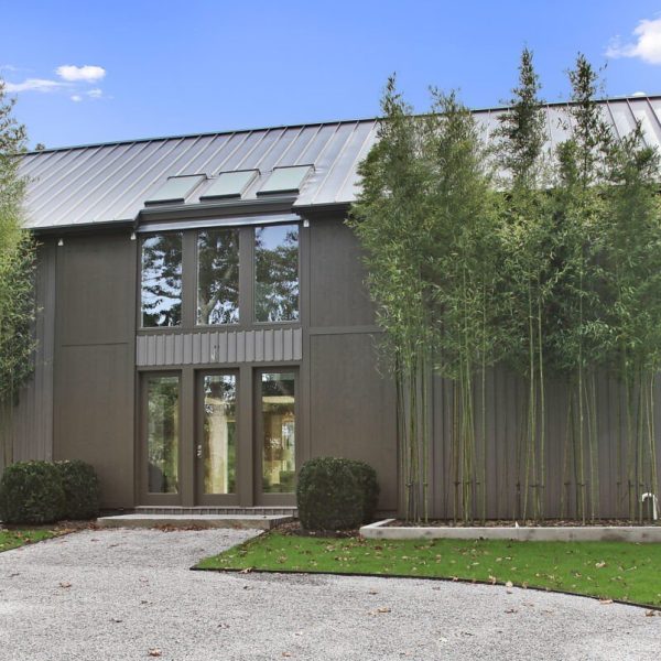 Oyster Shores modern barn home - PHOTOGRAPHY BY CHRIS FOSTER