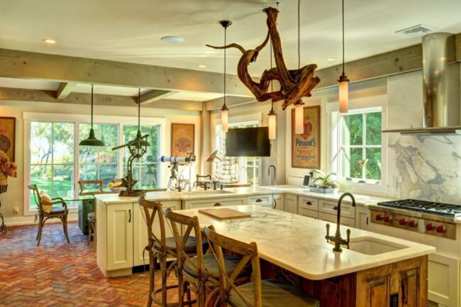 Southold Kitchen Breakfast Area